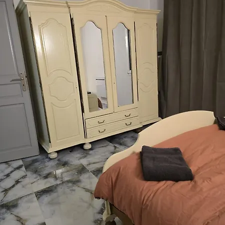 Les Hirondelles Apartment *